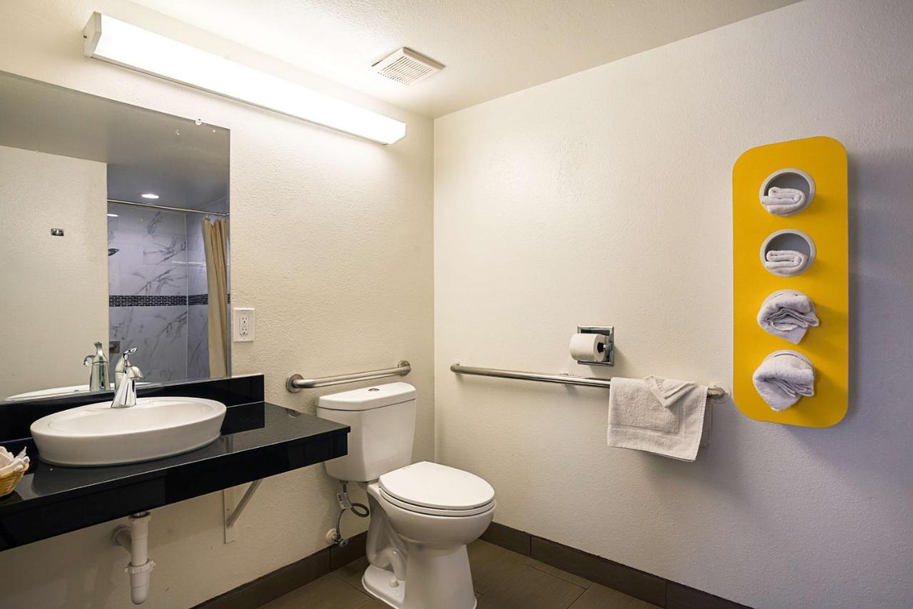 | Motel 6-Ventura, CA - Downtown