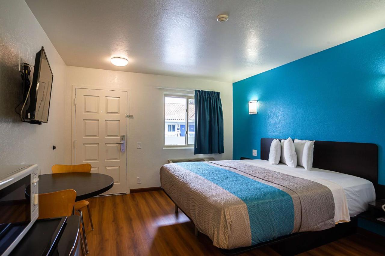 | Motel 6-Ventura, CA - Downtown