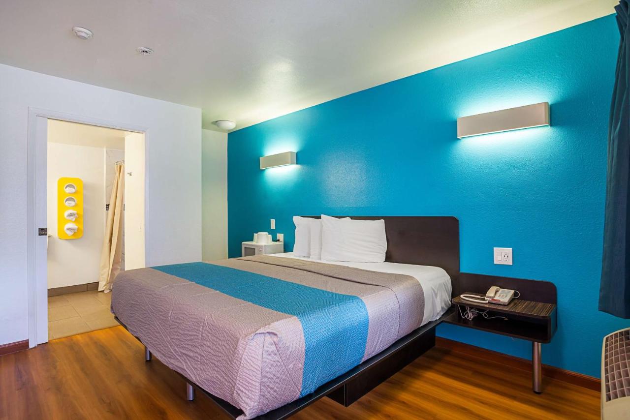 | Motel 6-Ventura, CA - Downtown