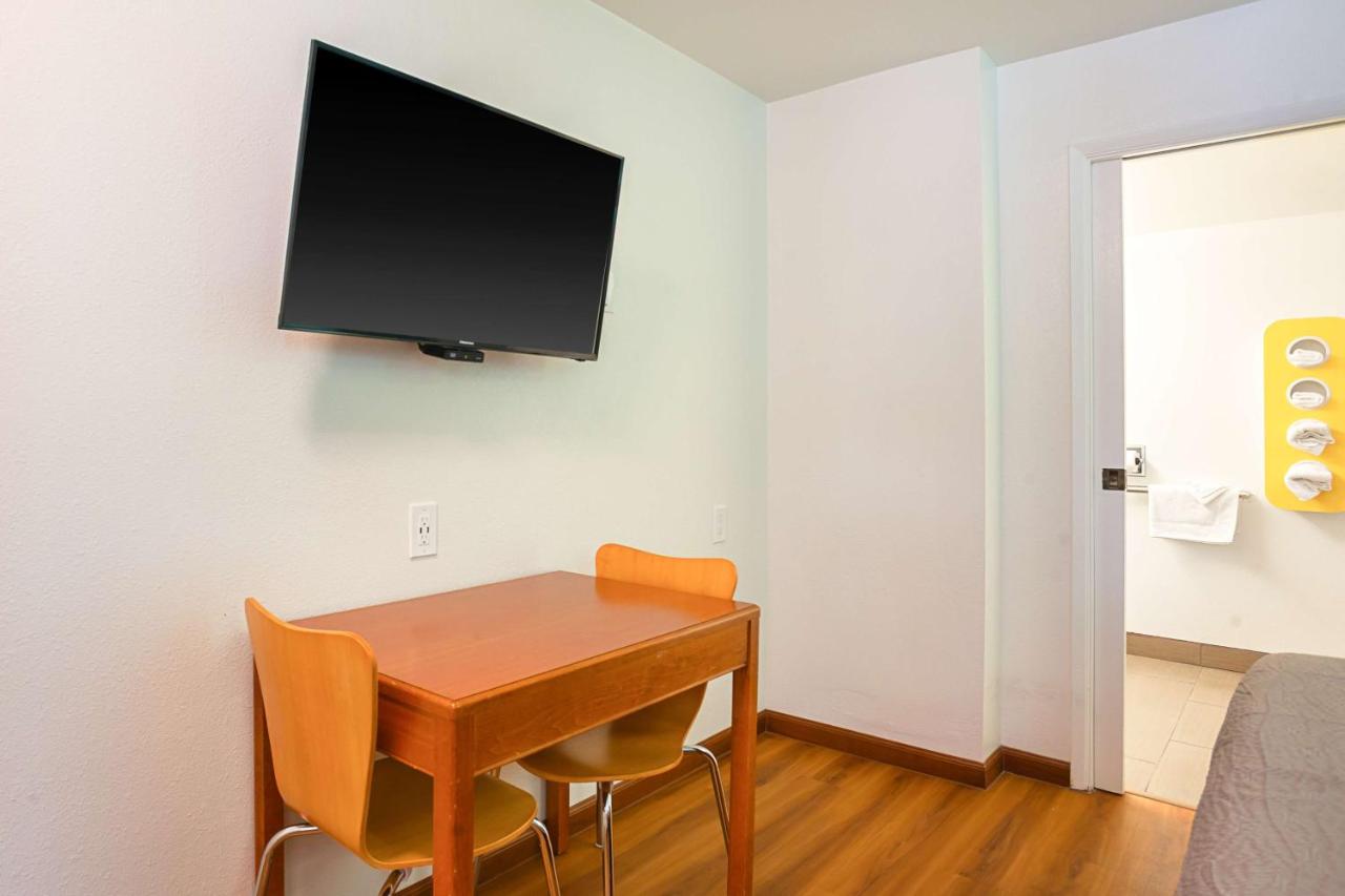 | Motel 6-Ventura, CA - Downtown