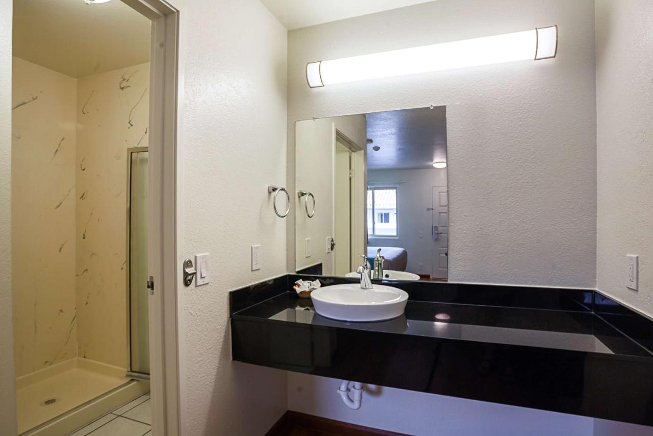| Motel 6-Ventura, CA - Downtown