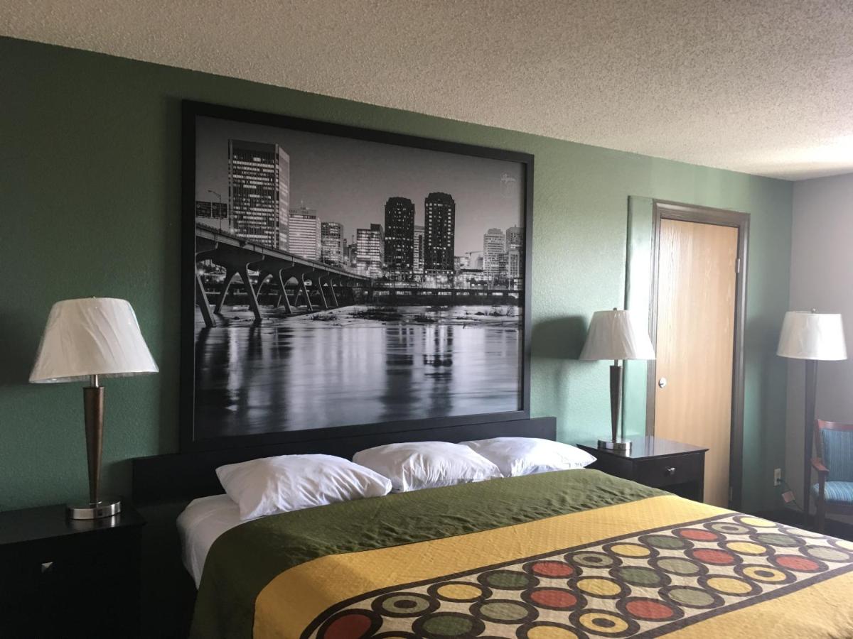 Standard King Room - Smoking at Super 8 by Wyndham Richmond Midlothian Turnpike