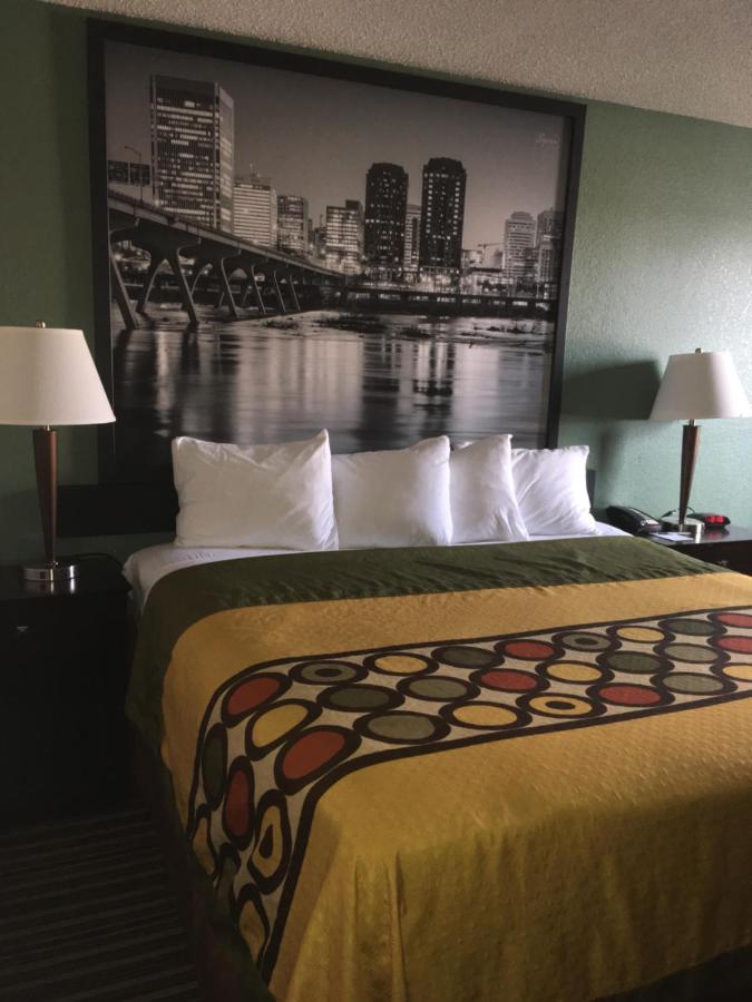 Standard King Room - Smoking at Super 8 by Wyndham Richmond Midlothian Turnpike