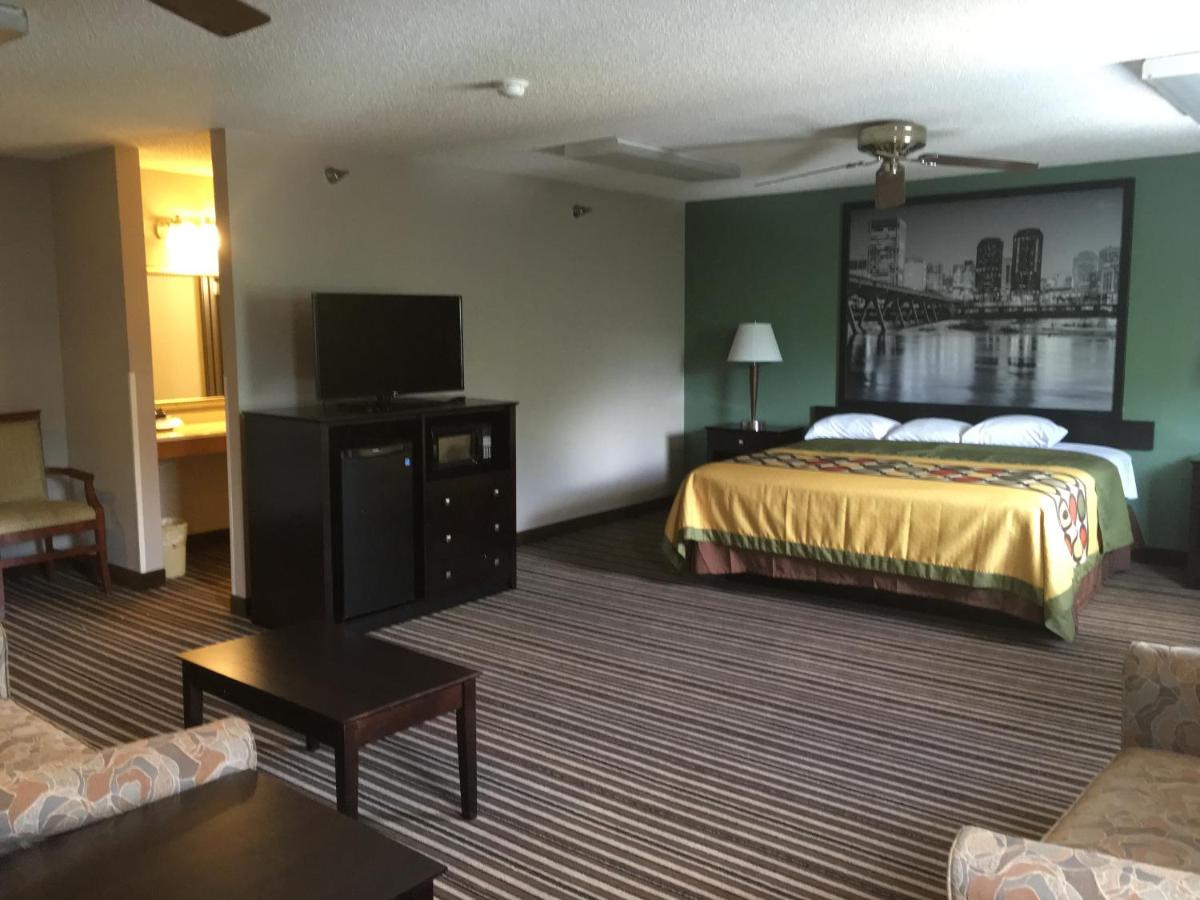 King Studio Suite - Non-Smoking at Super 8 by Wyndham Richmond Midlothian Turnpike
