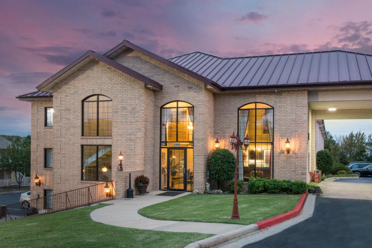 | Super 8 by Wyndham Branson/Andy Williams Theatre