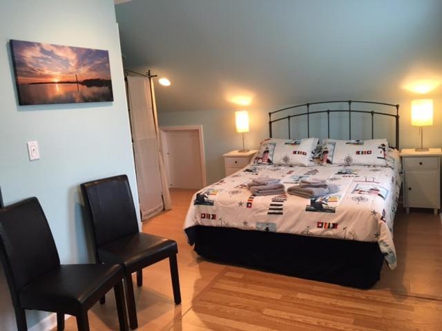Deluxe King Room at Ahoy Inn Guesthouse