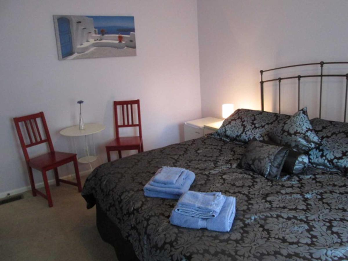 Deluxe King Room at Ahoy Inn Guesthouse