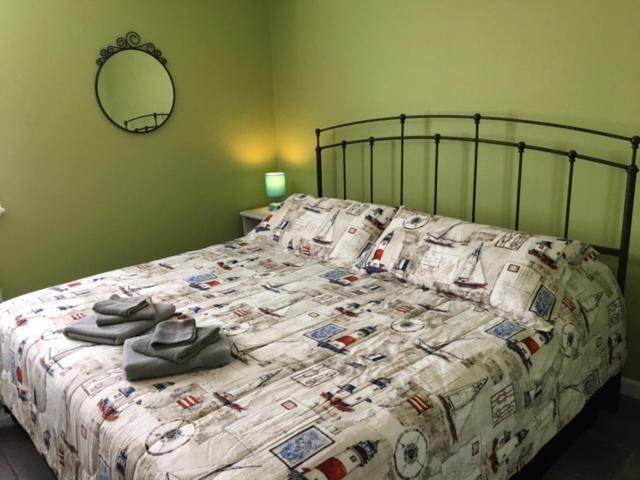 Deluxe King Room at Ahoy Inn Guesthouse