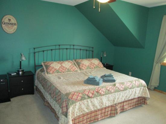 Deluxe King Room at Ahoy Inn Guesthouse