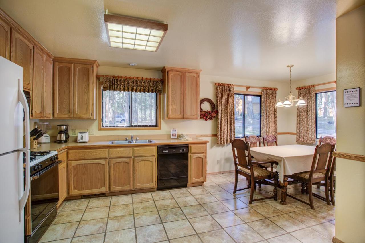 | 12 Cabin Twelve