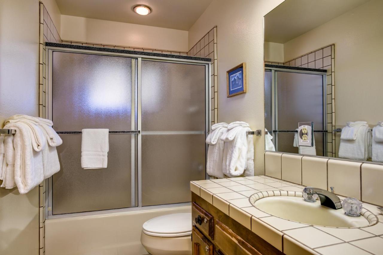 | 40 Coyles Cabin
