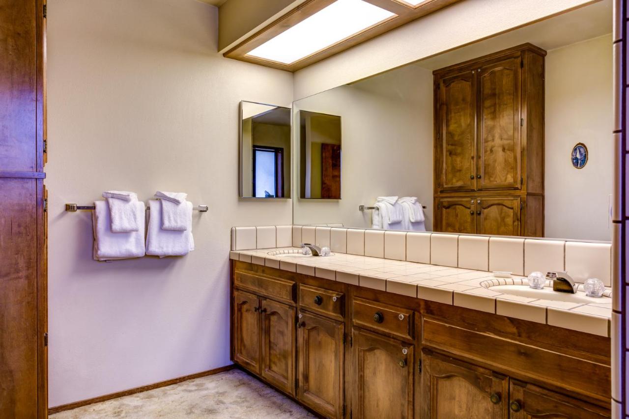 | 40 Coyles Cabin
