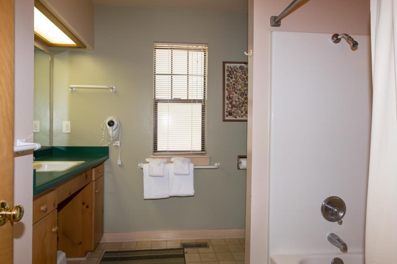  | 1A Wawona Retreat