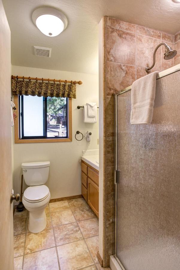 | 12 Cabin Twelve