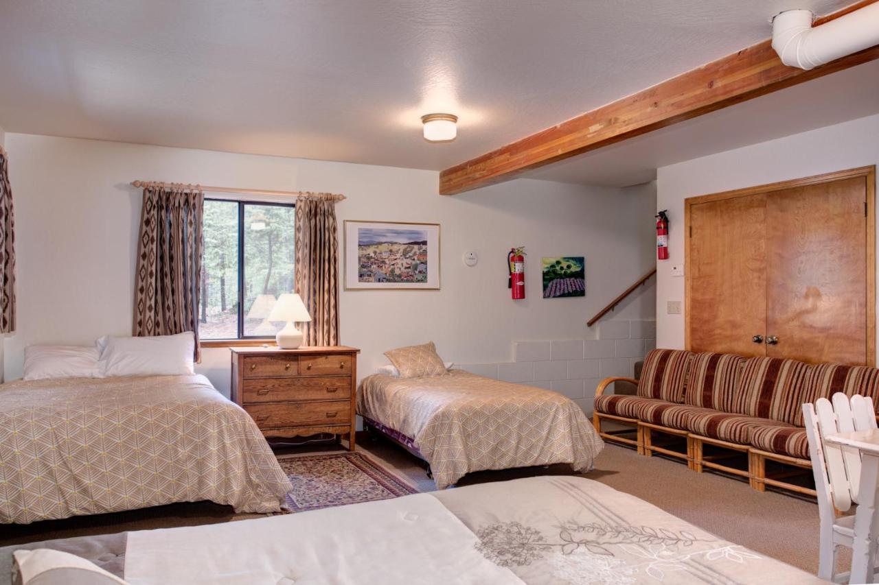 | 1S Cecils Cabin