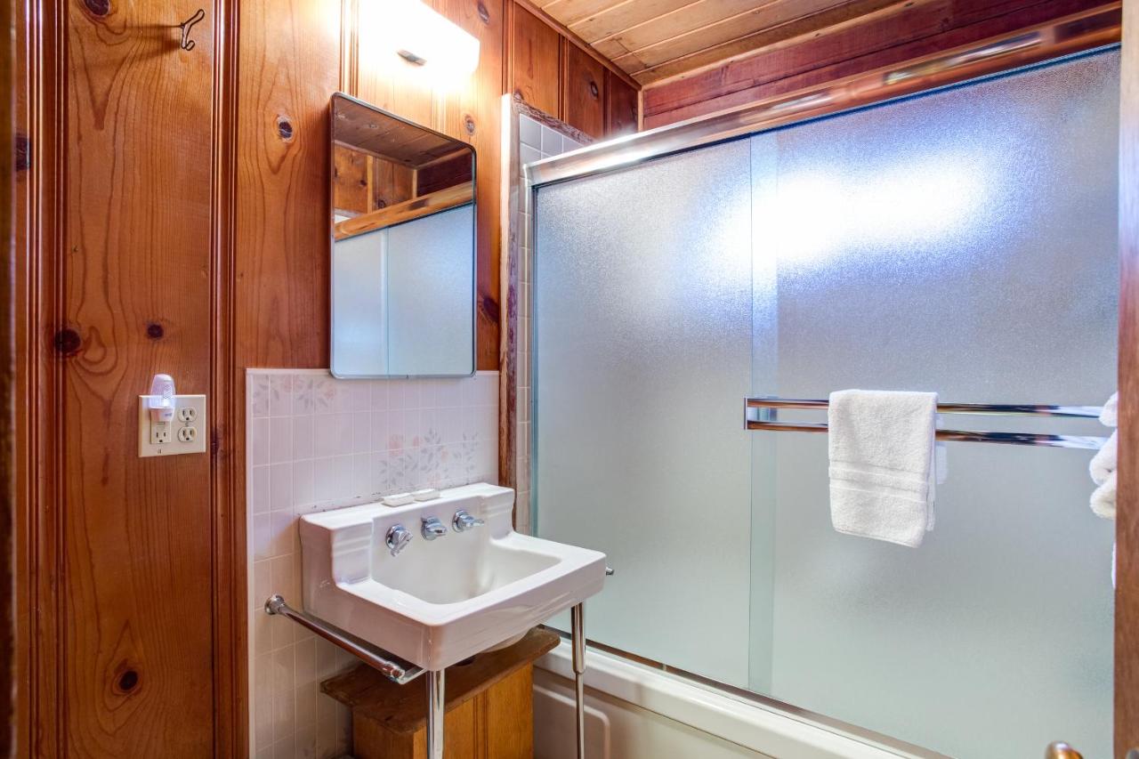 | 53 Creekside Cabin