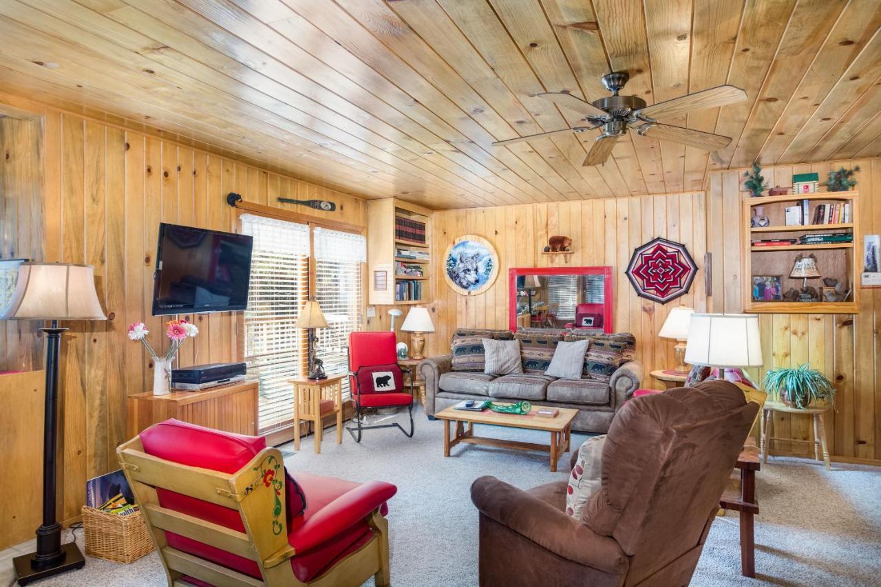 | 7 Cedar Lodge