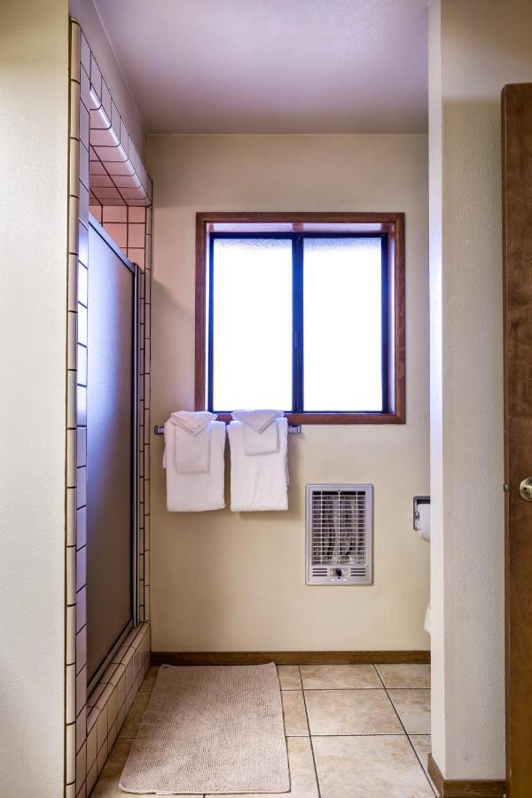 | 40 Coyles Cabin