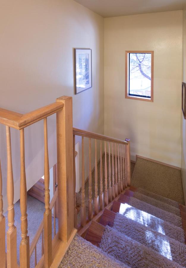 | 12 Cabin Twelve