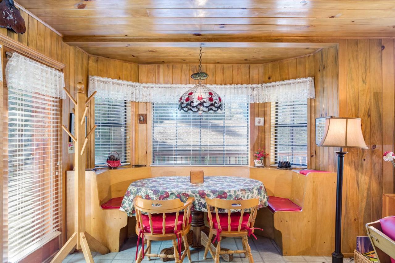 | 7 Cedar Lodge