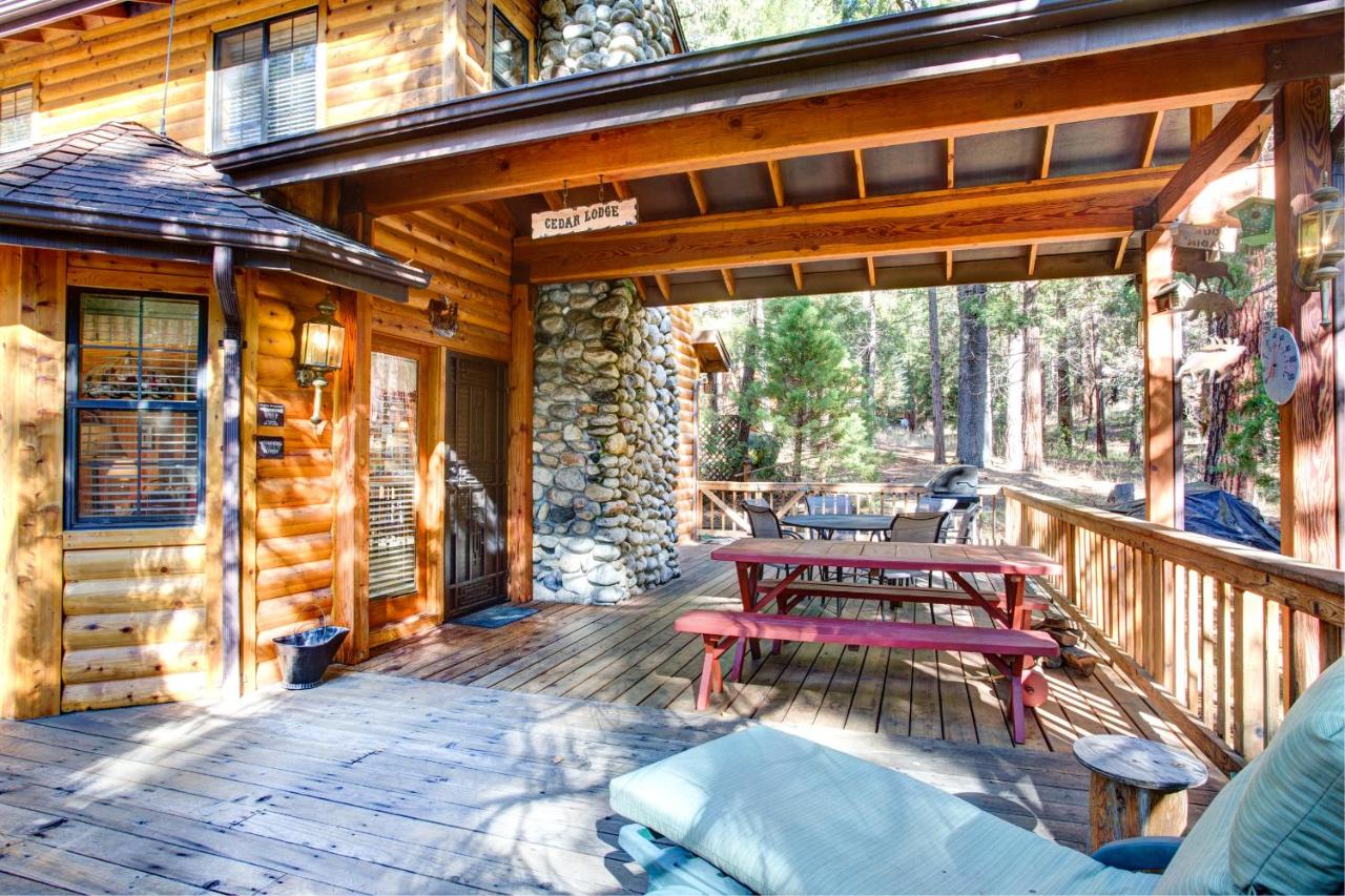 | 7 Cedar Lodge