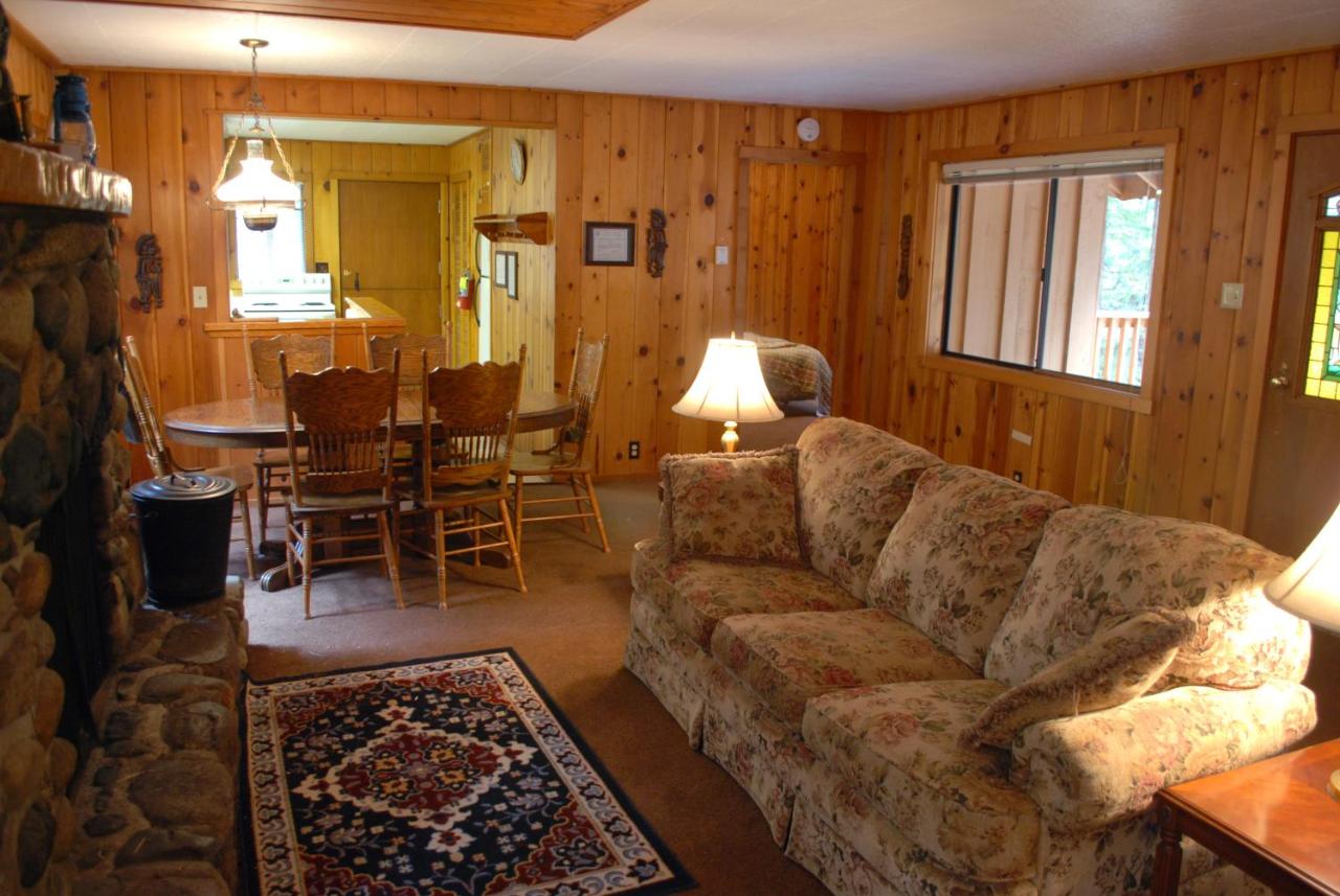 | 9S Pine Cabin