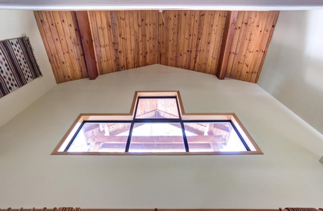 | 12 Cabin Twelve