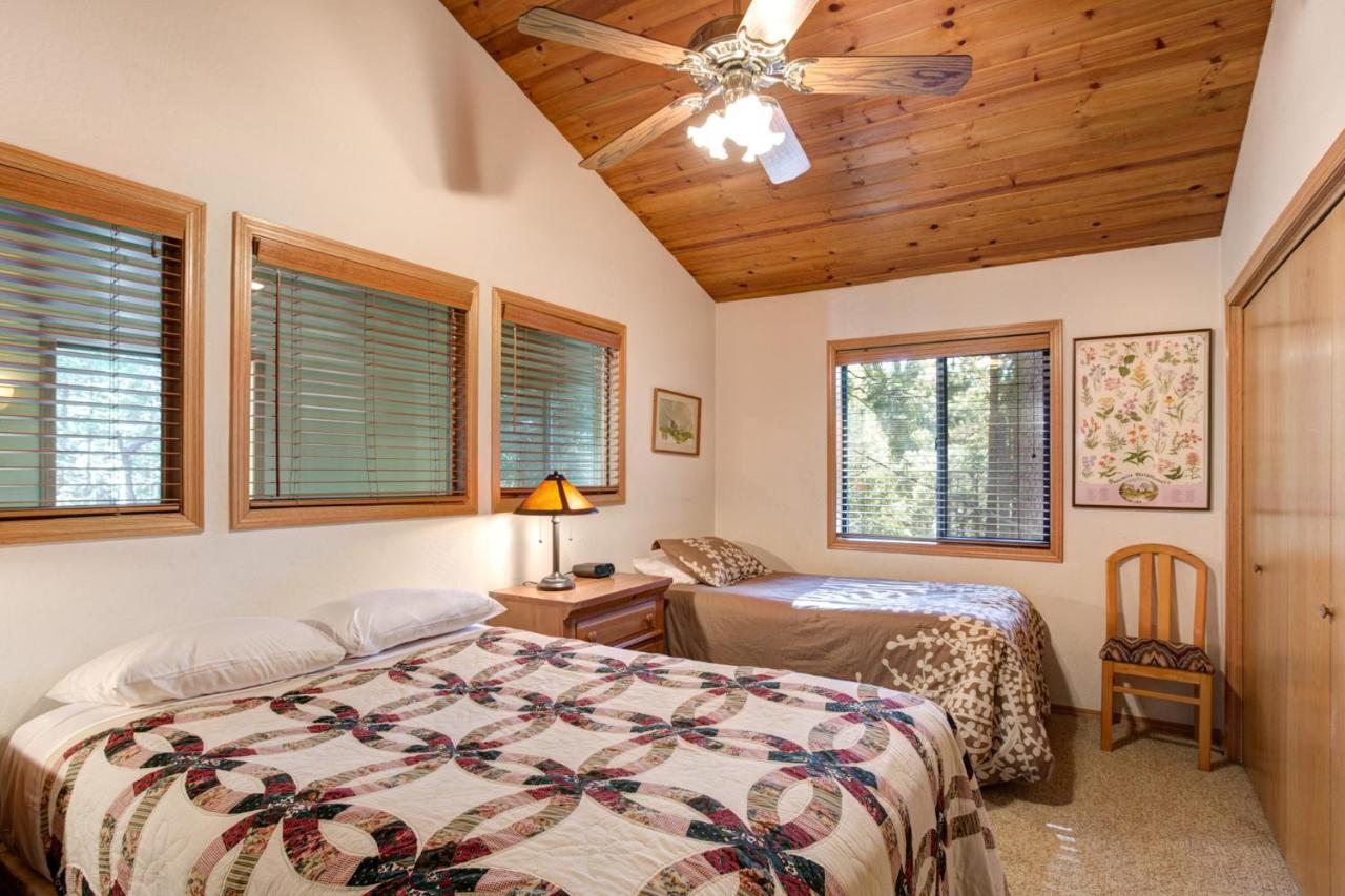 | 12 Cabin Twelve