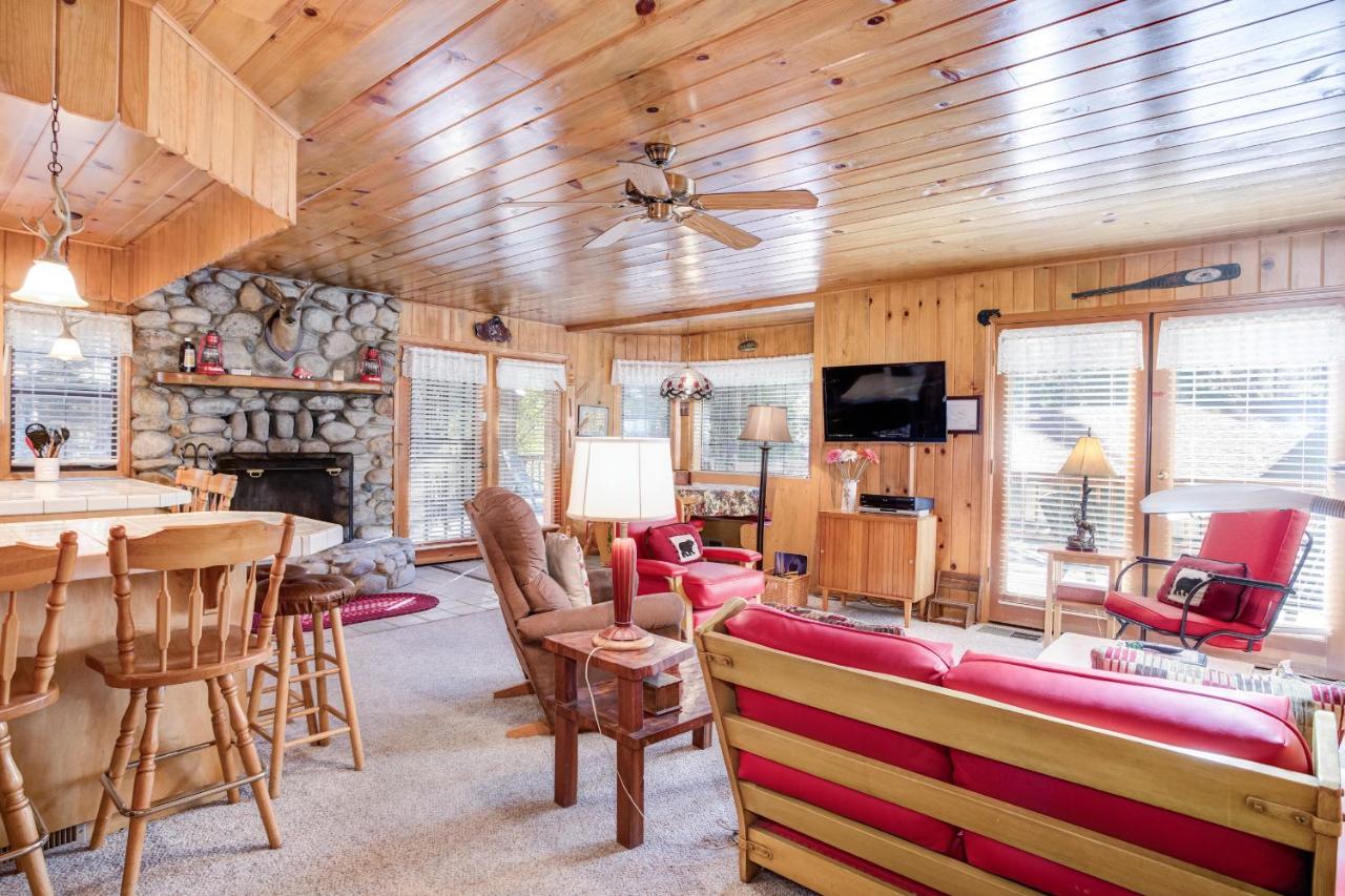 | 7 Cedar Lodge