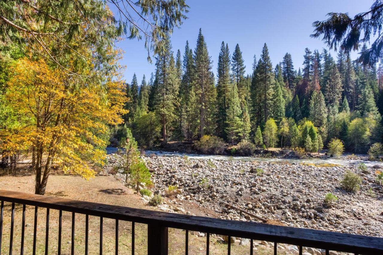 | 64 River Lodge