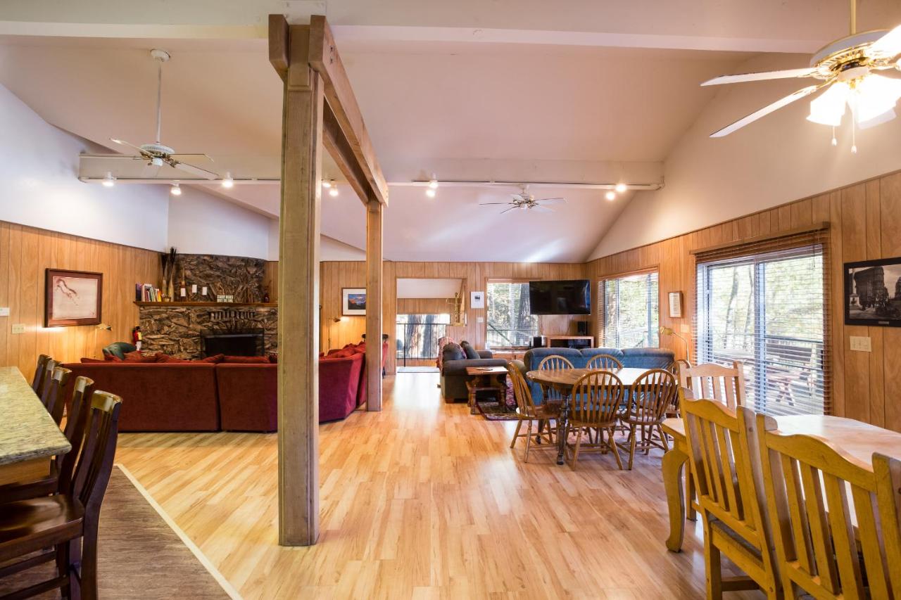 | 64 River Lodge
