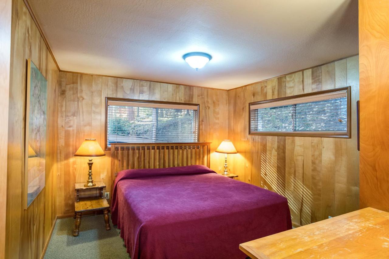 | 64 River Lodge