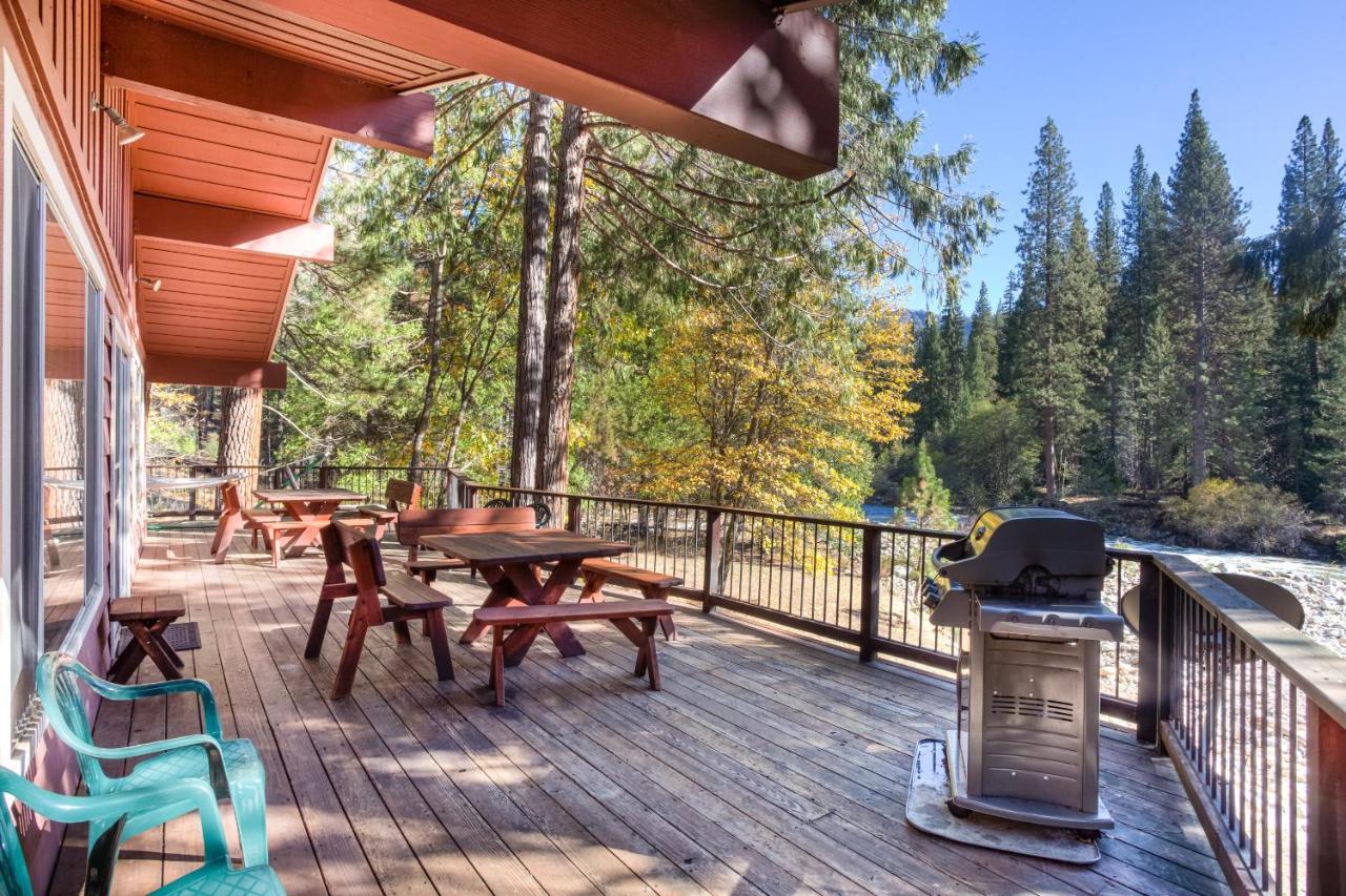 | 64 River Lodge