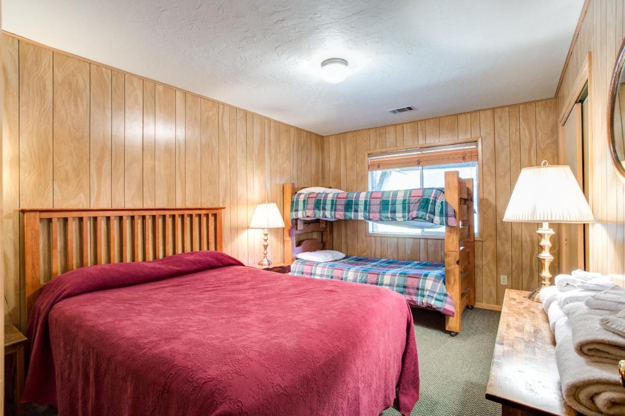 | 64 River Lodge