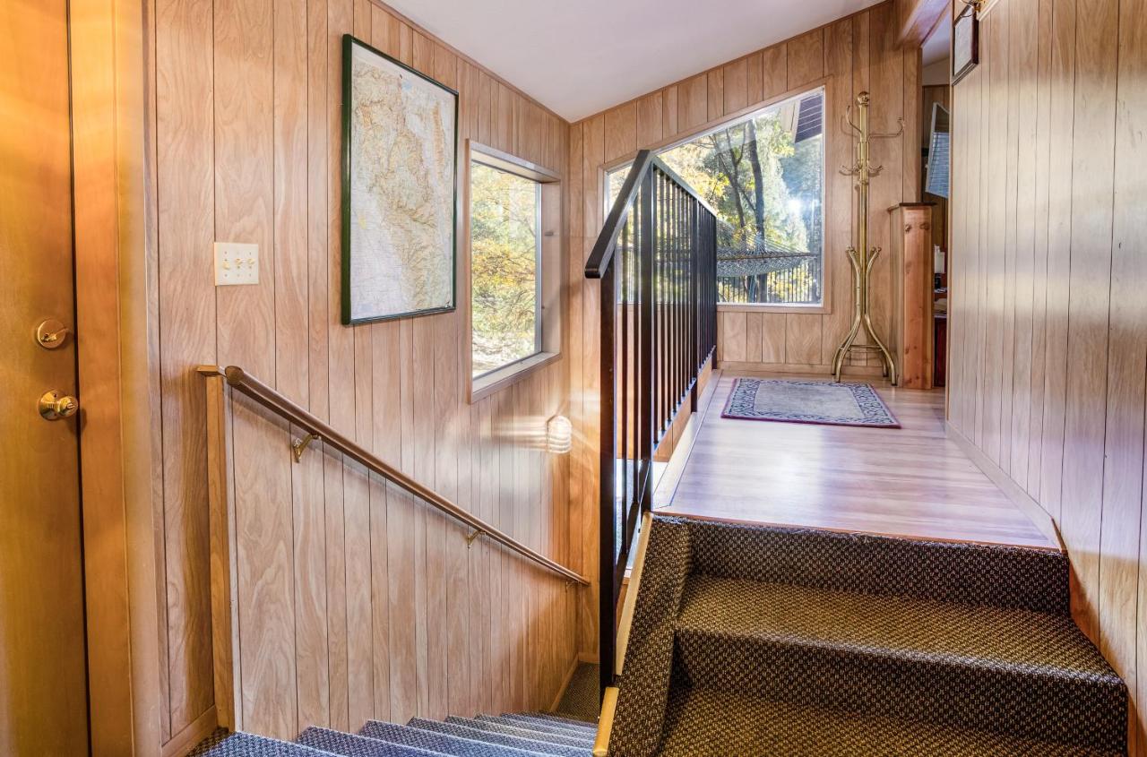 | 64 River Lodge