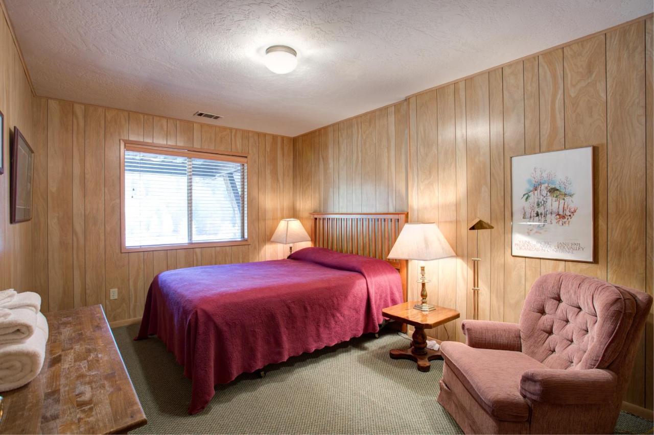 | 64 River Lodge