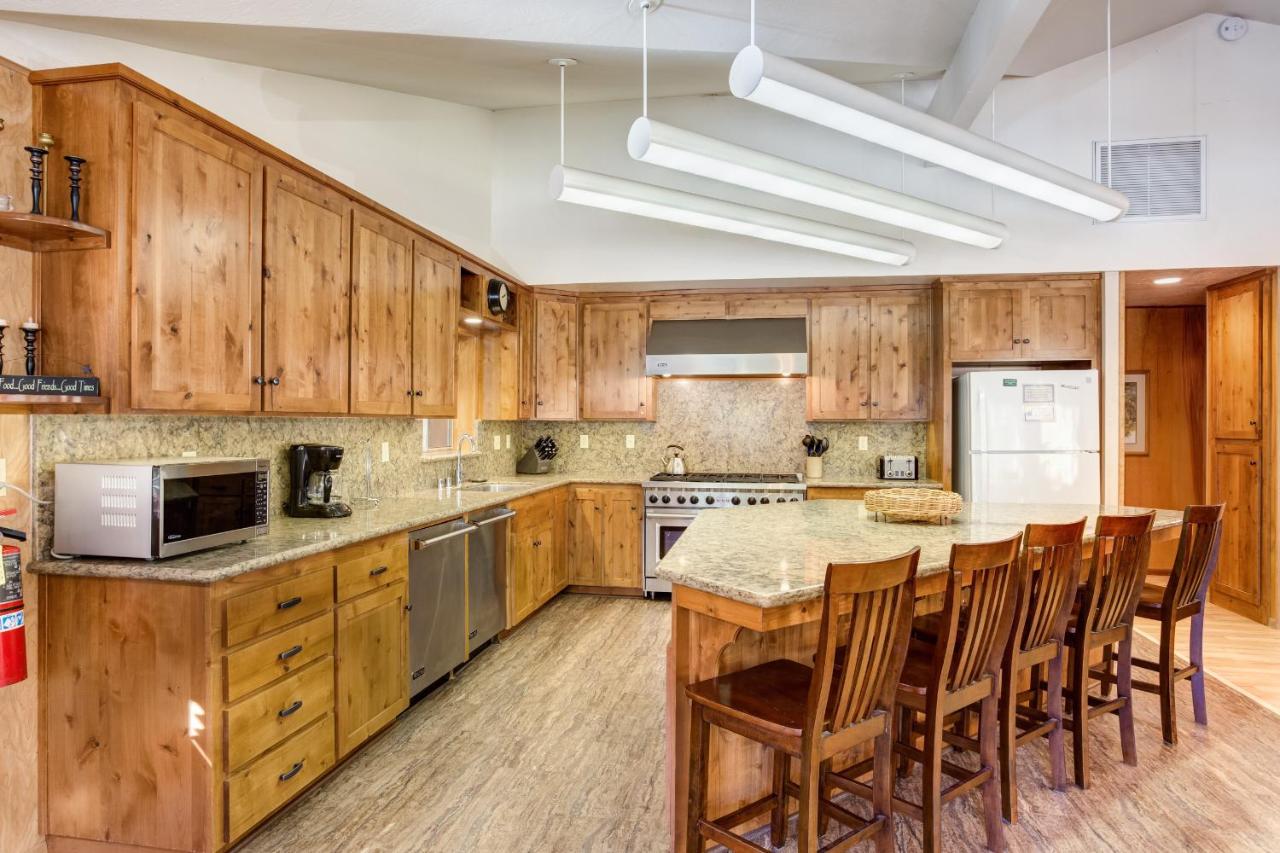 | 64 River Lodge