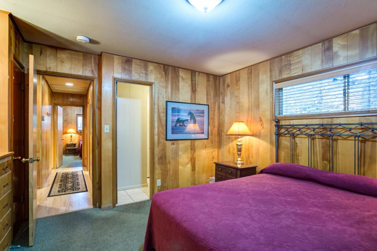 | 64 River Lodge
