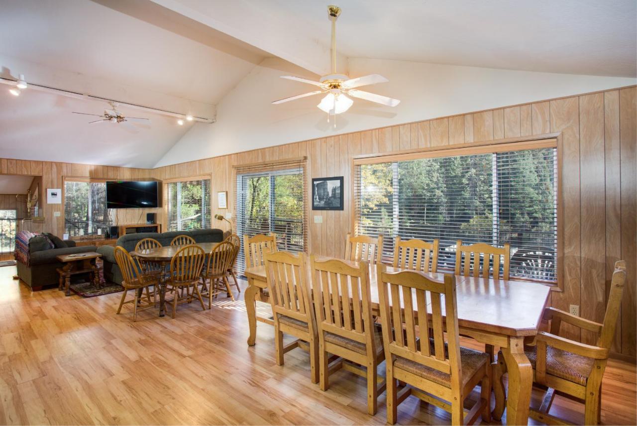 | 64 River Lodge