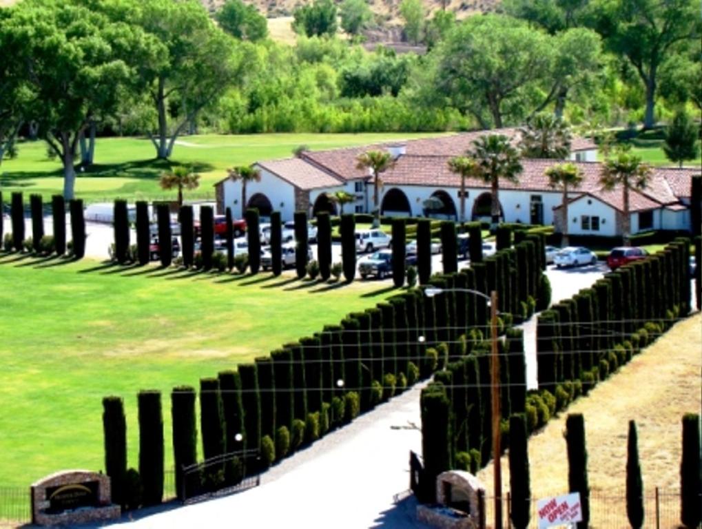 | Historic Beaver Dam Lodge, Golf & RV Resort