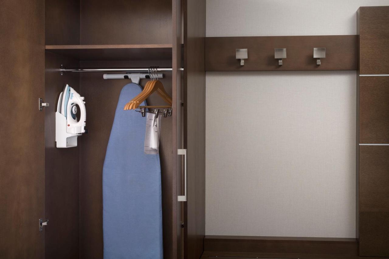 | Holiday Inn Express Andover North - Lawrence, an IHG Hotel