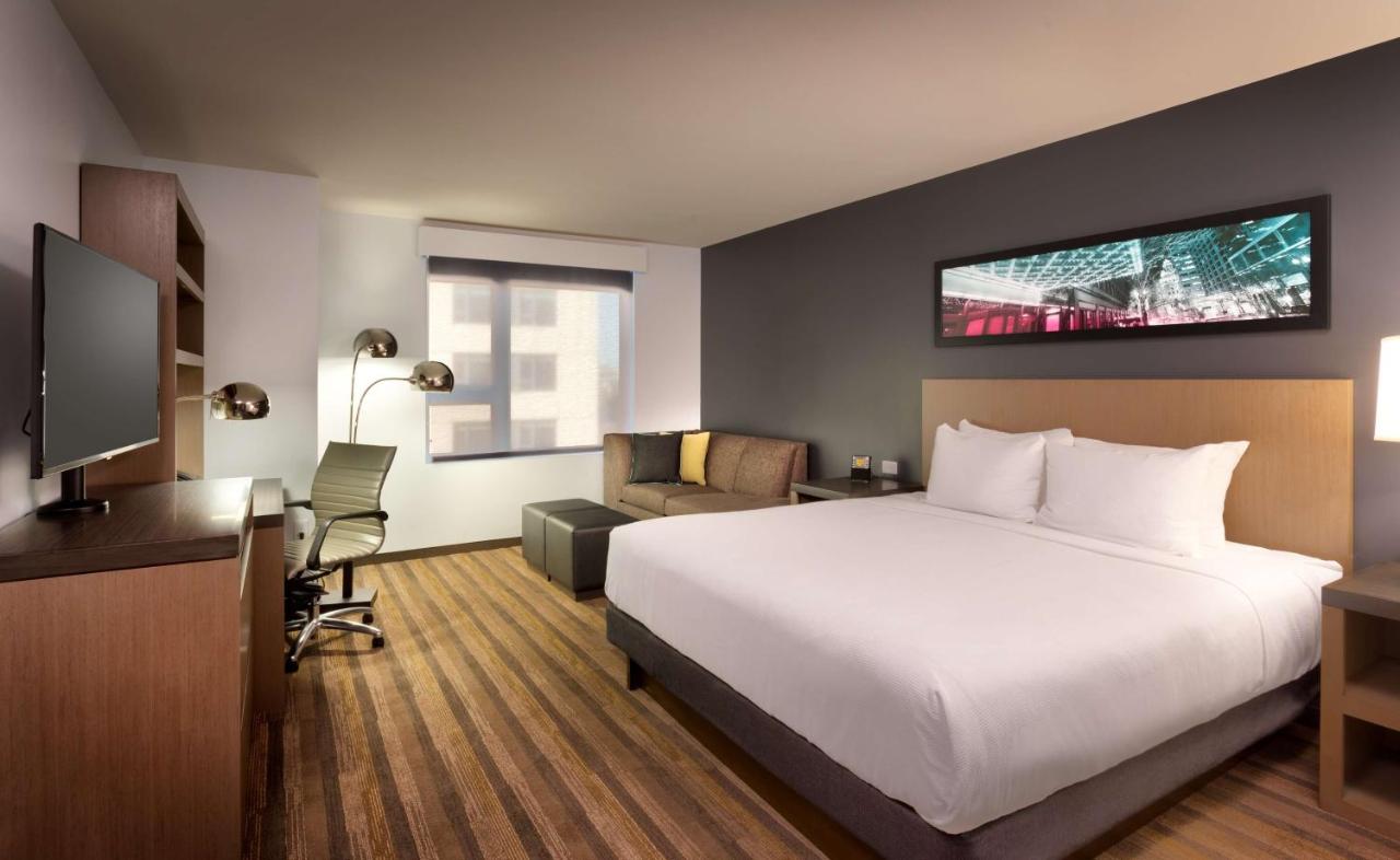Den King at Hyatt House Portland/Downtown