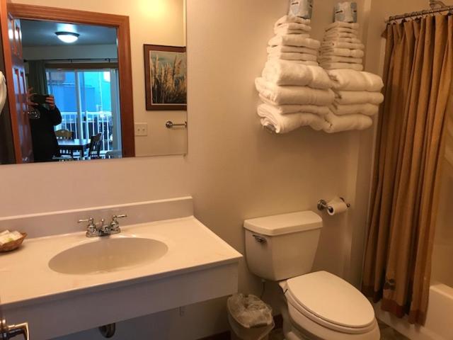  | Longliner Lodge and Suites