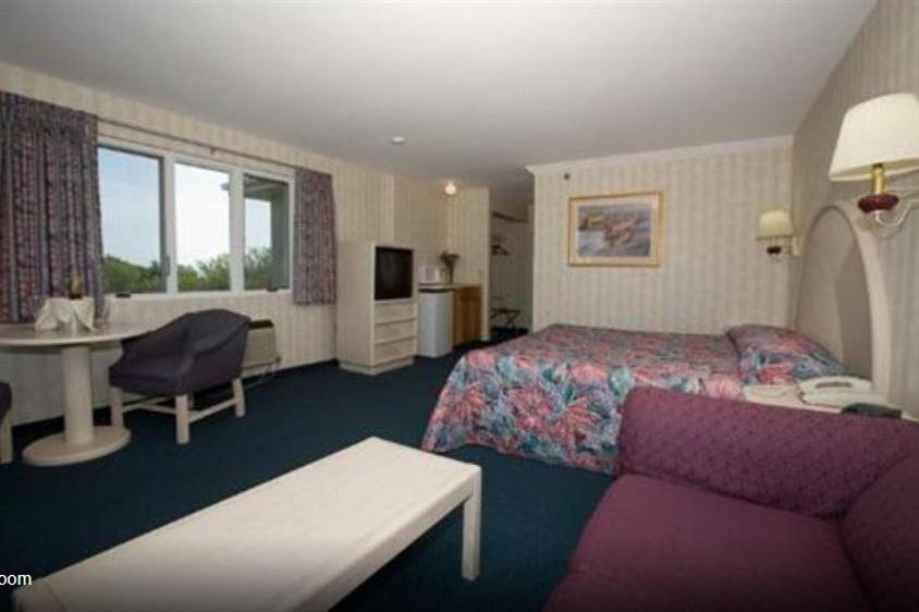 | Winnapaug Inn