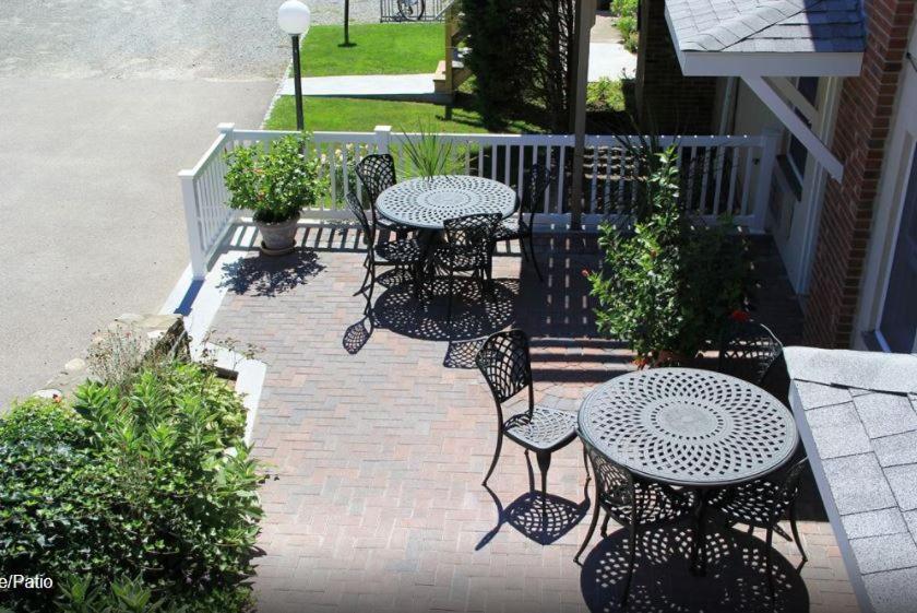 | Winnapaug Inn