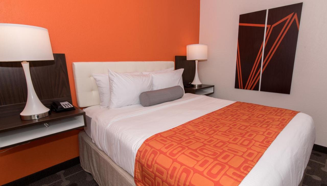 Queen Room with Two Queen Beds - Non-Smoking at Howard Johnson by Wyndham Portsmouth