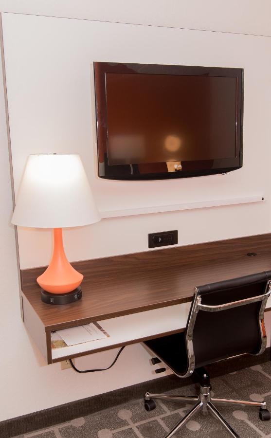 Queen Room - Disability Access/Non-Smoking at Howard Johnson by Wyndham Portsmouth
