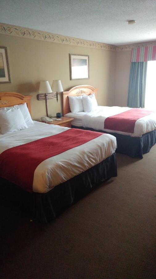 Queen Room with 2 Queen Beds - Non-Smoking at Country Inn & Suites by Radisson, Waterloo, IA
