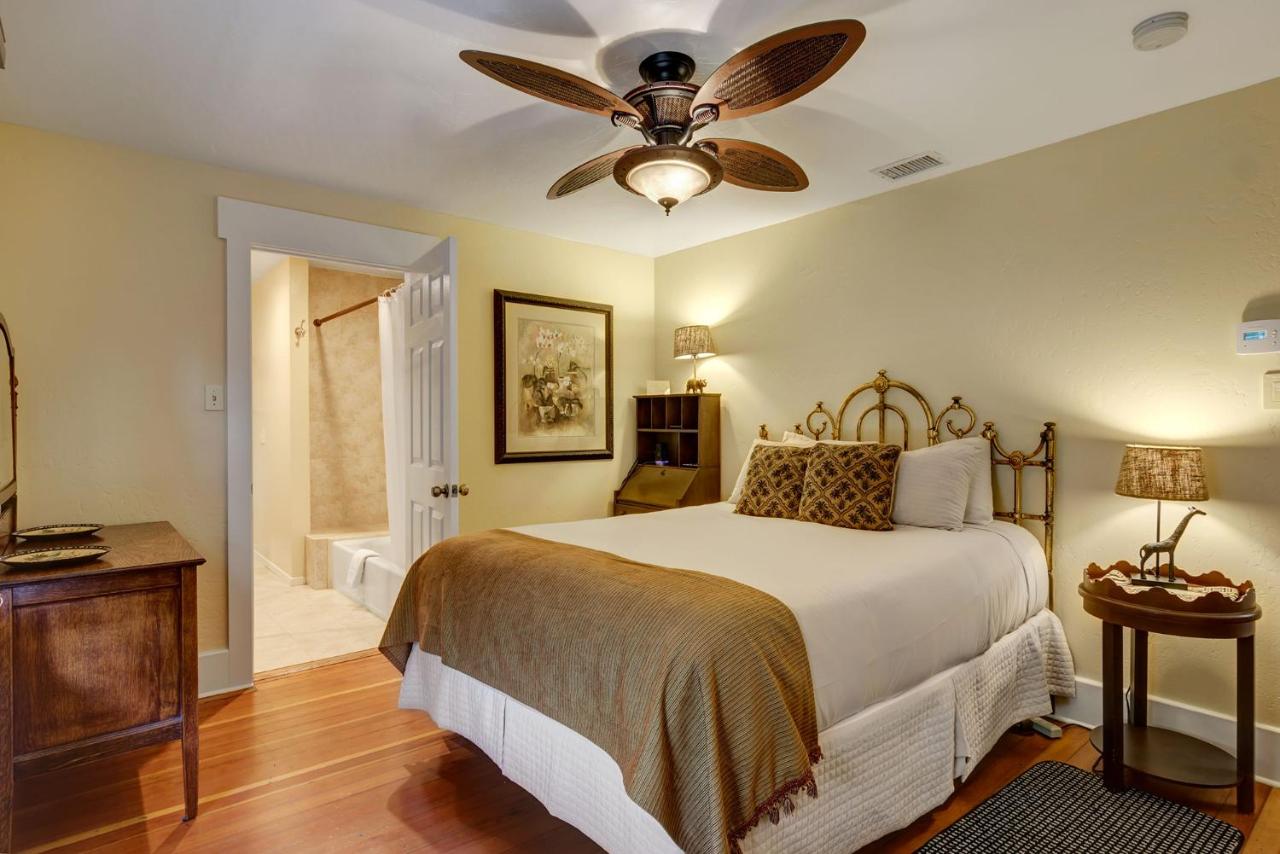 | Hillcrest House Bed & Breakfast