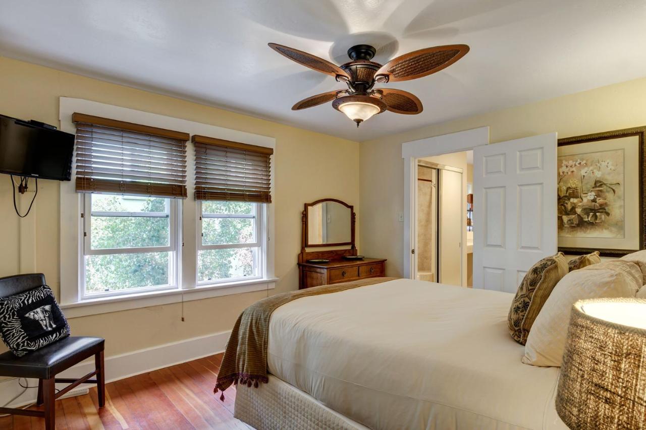 | Hillcrest House Bed & Breakfast